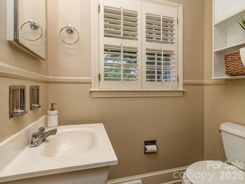 5344 Buena Vista Avenue, Charlotte, NC 28205.  MLS# CAR4381925, YatesRealty ID 24958. Primary Half Bath