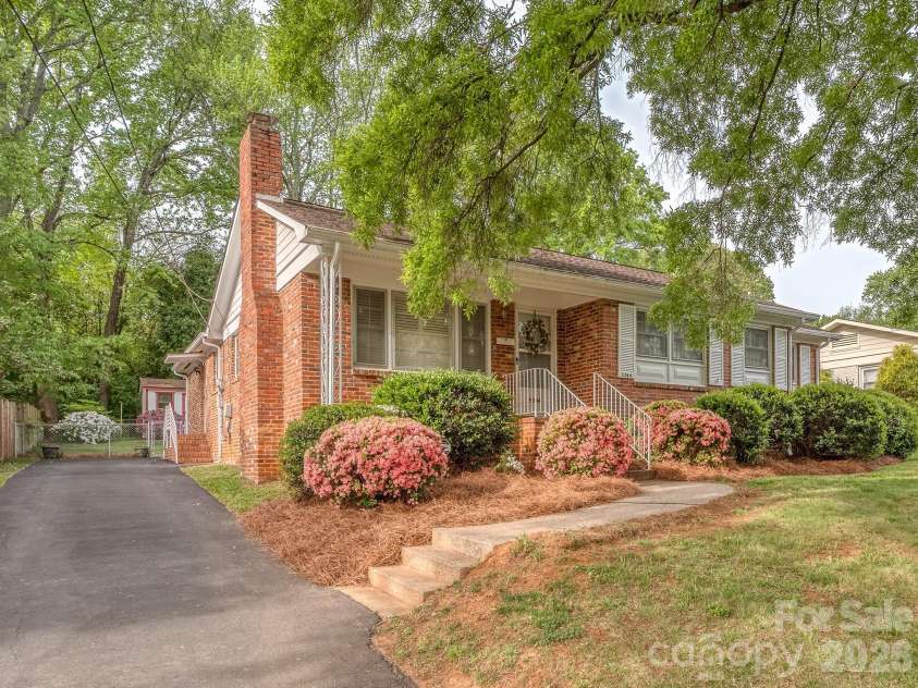 5344 Buena Vista Avenue, Charlotte, NC 28205.  MLS# CAR4381925, YatesRealty ID 24958. Side Elevation