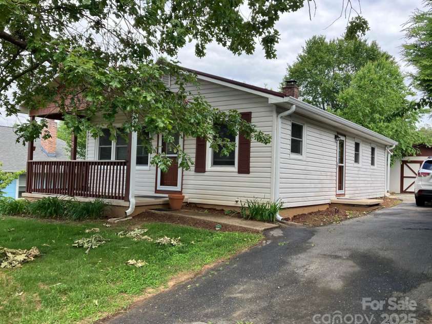 615 Marietta Street, Asheville, NC 28803.  MLS# CAR4274830, YatesRealty ID 24958. 