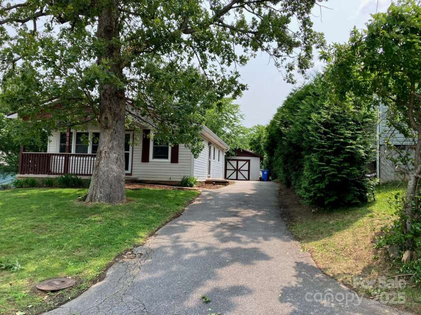 615 Marietta Street, Asheville, NC 28803.  MLS# CAR4274830, YatesRealty ID 24958. 