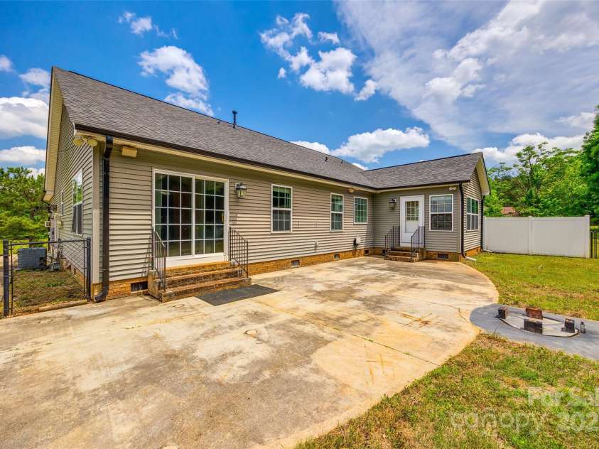 2027 Ellison Drive, Rock Hill, SC 29730.  MLS# CAR4259230, YatesRealty ID 24959. 