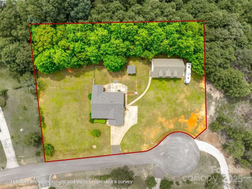 2027 Ellison Drive, Rock Hill, SC 29730.  MLS# CAR4259230, YatesRealty ID 24959. Lot lines are approximate.