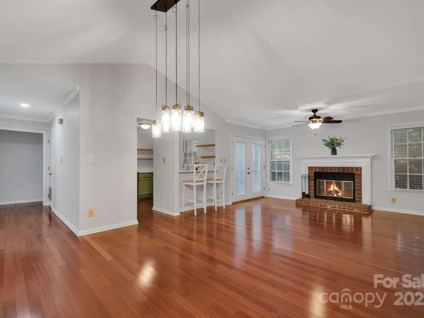 3300 Selwyn Farms Lane, Charlotte, NC 28209.  MLS# CAR4322209, YatesRealty ID 2496. 