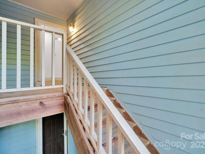 3300 Selwyn Farms Lane, Charlotte, NC 28209.  MLS# CAR4322209, YatesRealty ID 2496. 