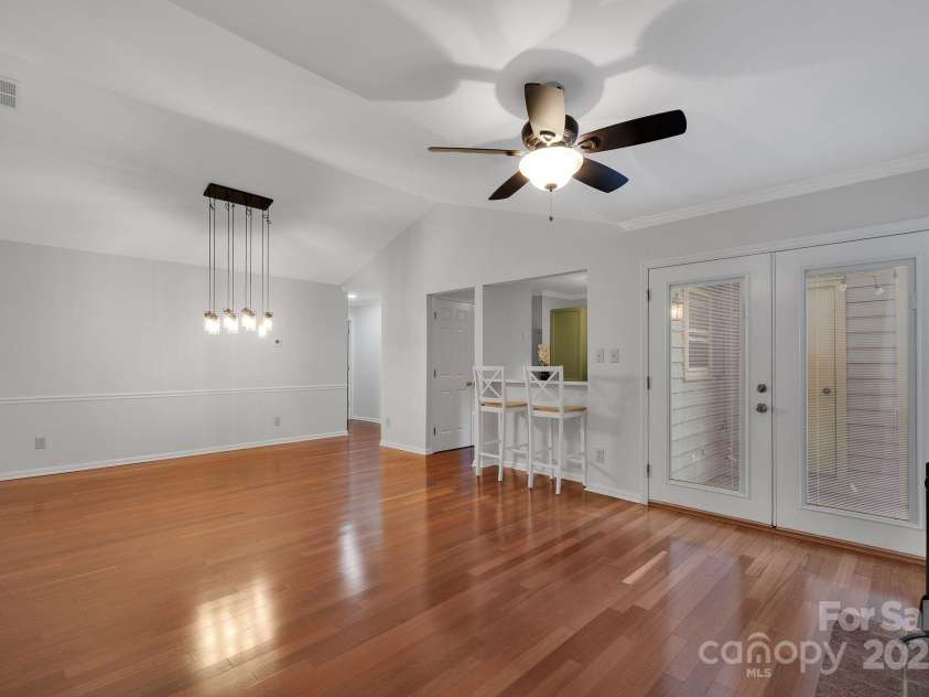 3300 Selwyn Farms Lane, Charlotte, NC 28209.  MLS# CAR4322209, YatesRealty ID 2496. 