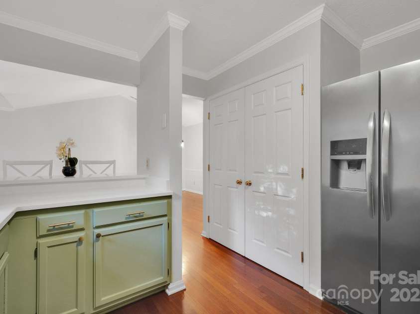 3300 Selwyn Farms Lane, Charlotte, NC 28209.  MLS# CAR4322209, YatesRealty ID 2496. 