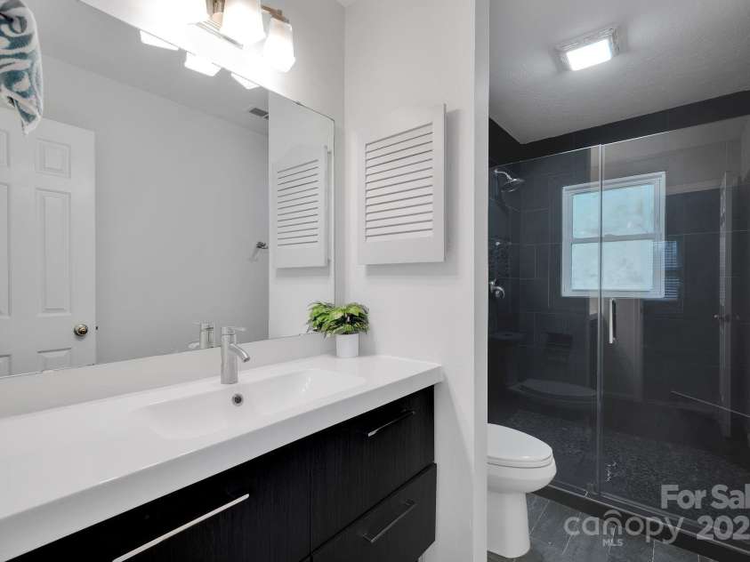 3300 Selwyn Farms Lane, Charlotte, NC 28209.  MLS# CAR4322209, YatesRealty ID 2496. 