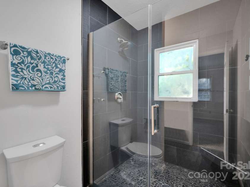 3300 Selwyn Farms Lane, Charlotte, NC 28209.  MLS# CAR4322209, YatesRealty ID 2496. 