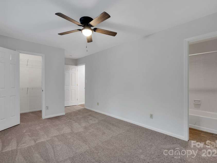 3300 Selwyn Farms Lane, Charlotte, NC 28209.  MLS# CAR4322209, YatesRealty ID 2496. 