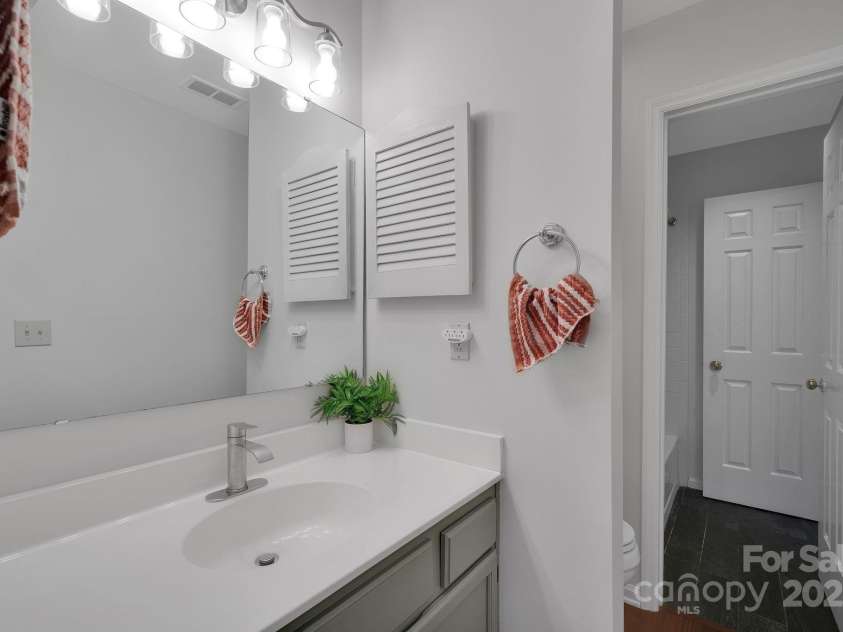 3300 Selwyn Farms Lane, Charlotte, NC 28209.  MLS# CAR4322209, YatesRealty ID 2496. 