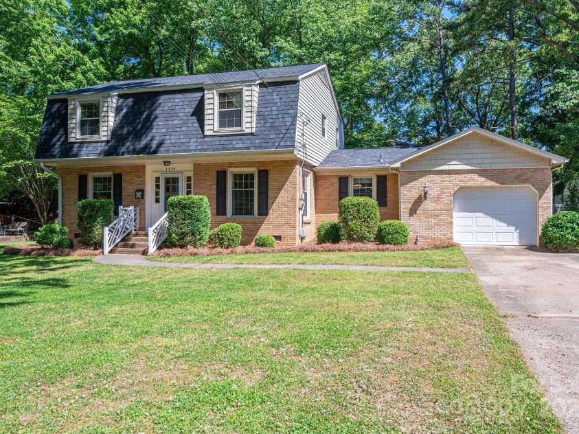 1324 Princeton Avenue, Gastonia, NC 28054.  MLS# CAR4253758, YatesRealty ID 24962. 