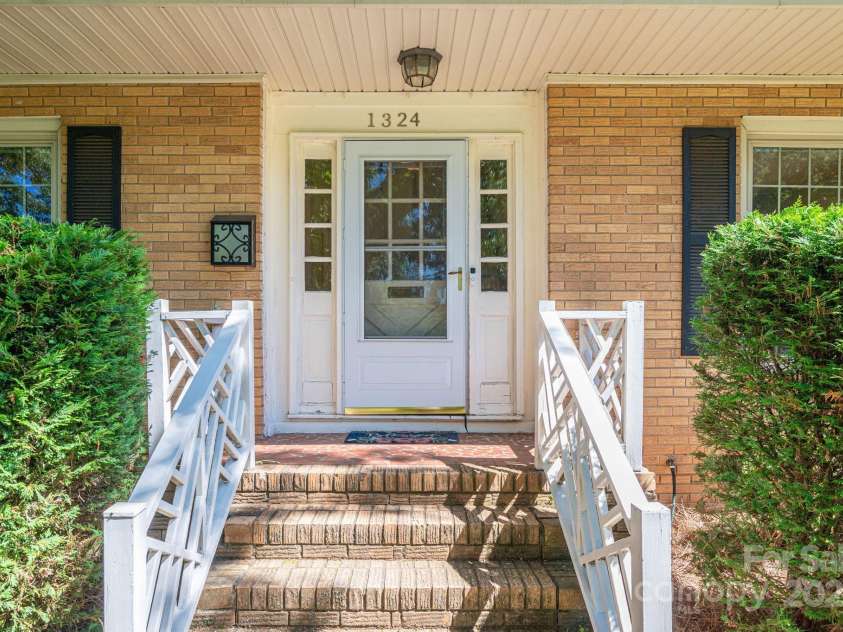 1324 Princeton Avenue, Gastonia, NC 28054.  MLS# CAR4253758, YatesRealty ID 24962. 