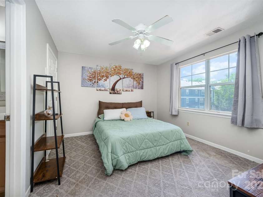 2210 Sumner Green Avenue, Charlotte, NC 28203.  MLS# CAR4252794, YatesRealty ID 24963. 