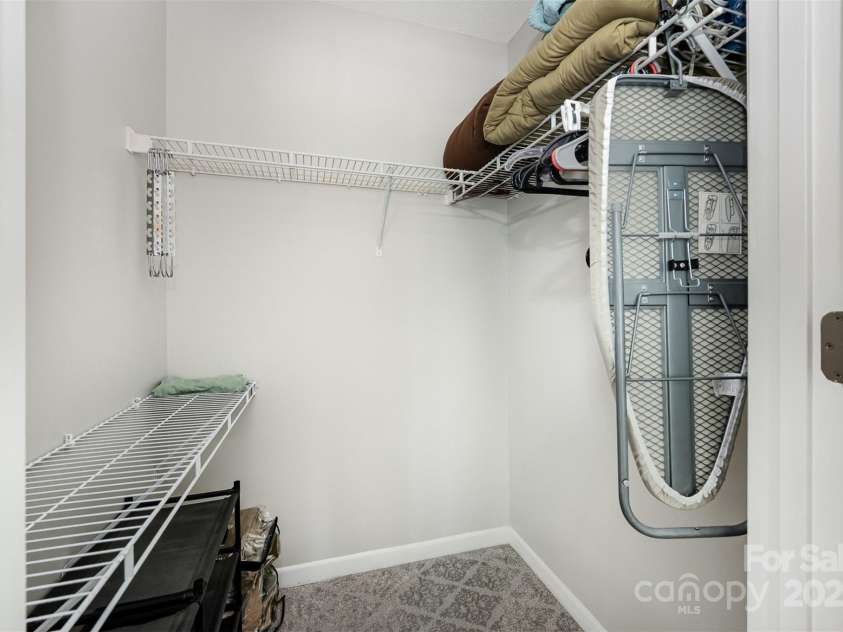 2210 Sumner Green Avenue, Charlotte, NC 28203.  MLS# CAR4252794, YatesRealty ID 24963. 