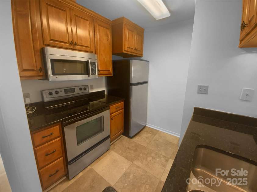 2210 Sumner Green Avenue, Charlotte, NC 28203.  MLS# CAR4282274, YatesRealty ID 24963. 