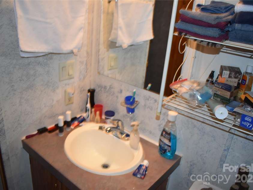 236 Hidden Cove Road, Marion, NC 28752.  MLS# CAR4276772, YatesRealty ID 24964. 