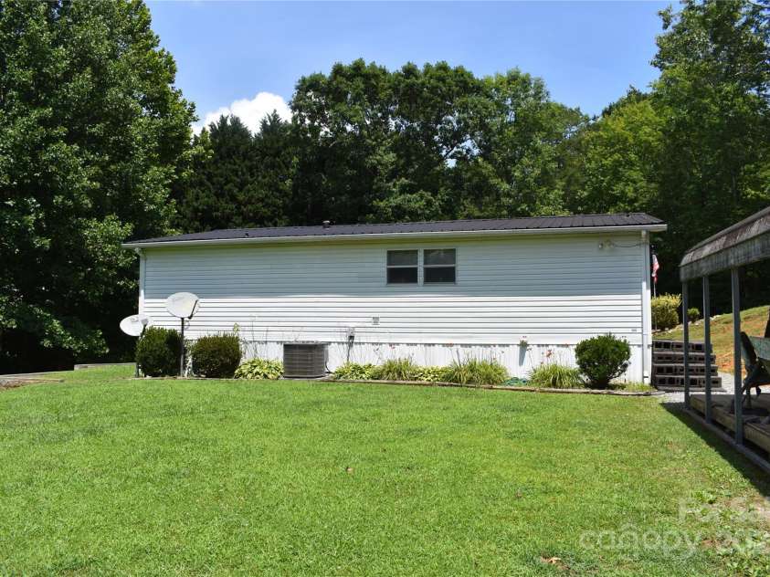 236 Hidden Cove Road, Marion, NC 28752.  MLS# CAR4276772, YatesRealty ID 24964. 