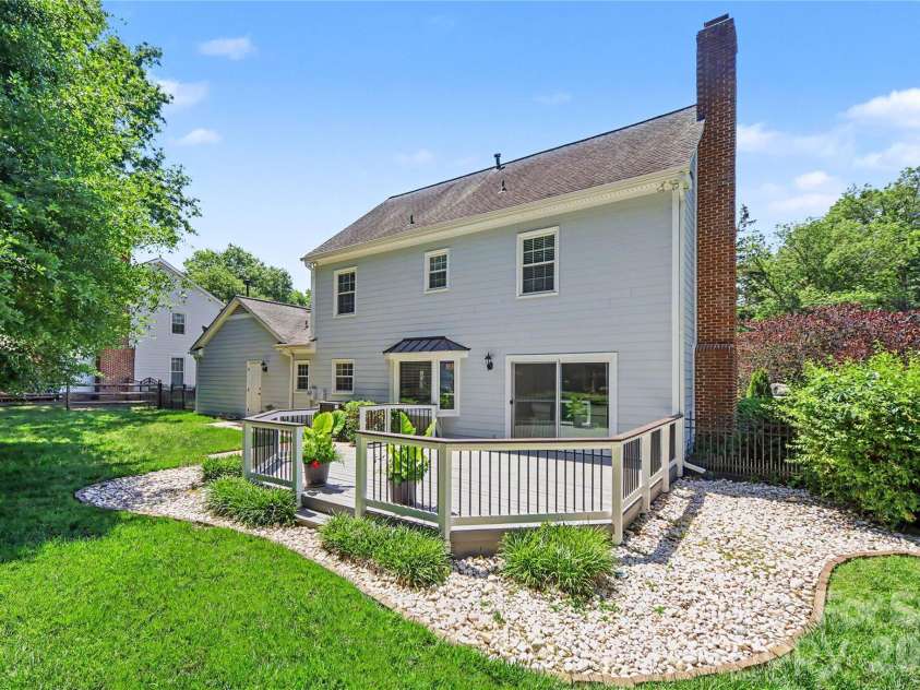 4831 Deanscroft Drive, Charlotte, NC 28226.  MLS# CAR4356037, YatesRealty ID 24964. 