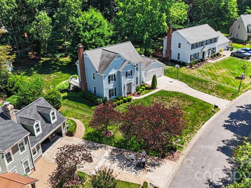 4831 Deanscroft Drive, Charlotte, NC 28226.  MLS# CAR4356037, YatesRealty ID 24964. 