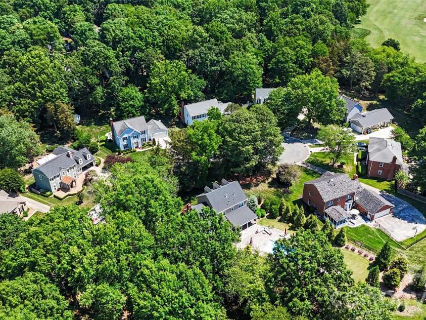 4831 Deanscroft Drive, Charlotte, NC 28226.  MLS# CAR4356037, YatesRealty ID 24964. 