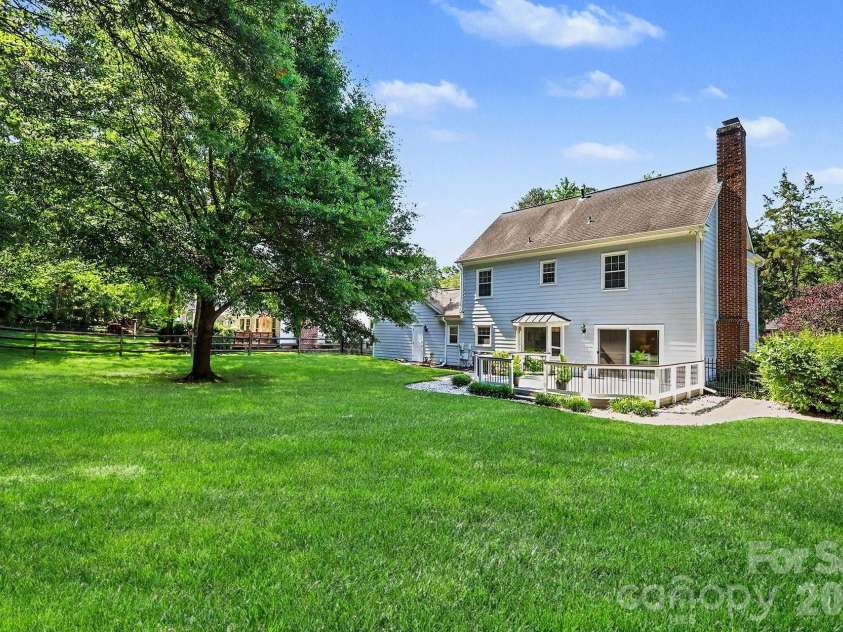 4831 Deanscroft Drive, Charlotte, NC 28226.  MLS# CAR4356037, YatesRealty ID 24964. Back yard
