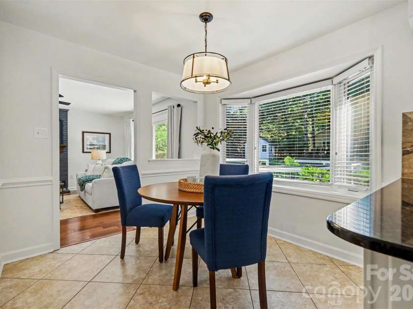 4831 Deanscroft Drive, Charlotte, NC 28226.  MLS# CAR4356037, YatesRealty ID 24964. Eat-in kitchen with bay window