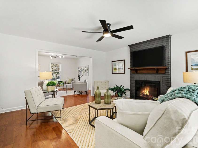 4831 Deanscroft Drive, Charlotte, NC 28226.  MLS# CAR4356037, YatesRealty ID 24964. Family Room with Gas Log Fireplace