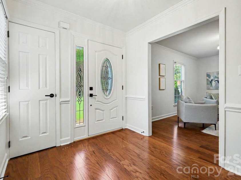 4831 Deanscroft Drive, Charlotte, NC 28226.  MLS# CAR4356037, YatesRealty ID 24964. Foyer