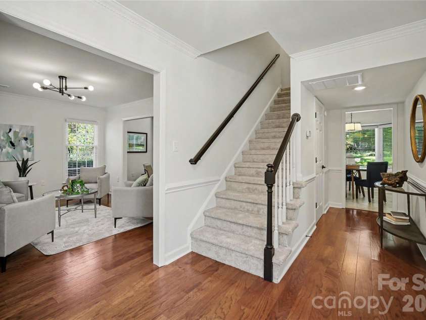 4831 Deanscroft Drive, Charlotte, NC 28226.  MLS# CAR4356037, YatesRealty ID 24964. Foyer
