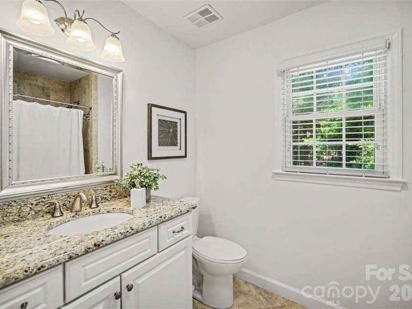 4831 Deanscroft Drive, Charlotte, NC 28226.  MLS# CAR4356037, YatesRealty ID 24964. Secondary Bath