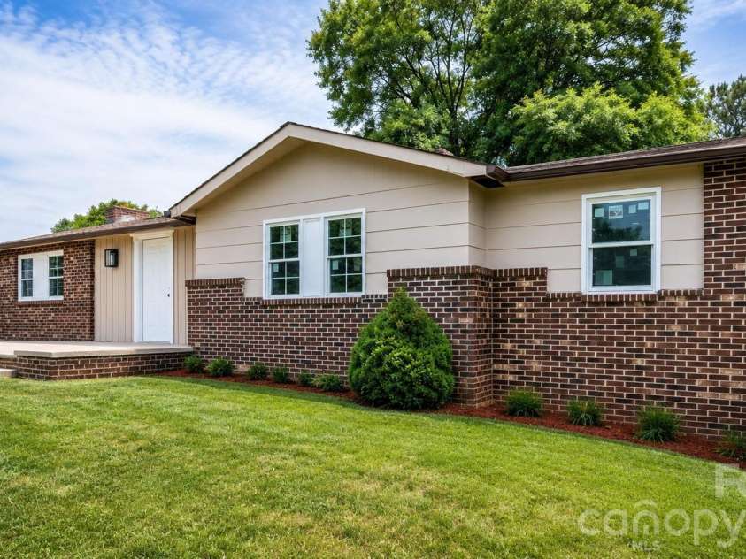 607 Carlos Street, Shelby, NC 28152.  MLS# CAR4381384, YatesRealty ID 24967. 