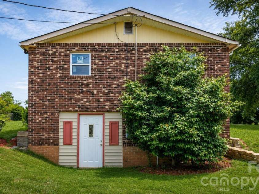 607 Carlos Street, Shelby, NC 28152.  MLS# CAR4381384, YatesRealty ID 24967. 