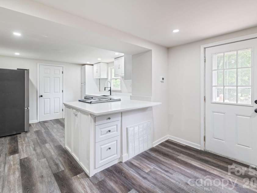 607 Carlos Street, Shelby, NC 28152.  MLS# CAR4381384, YatesRealty ID 24967. 