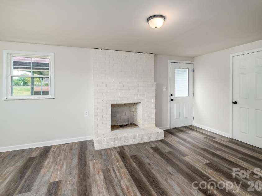 607 Carlos Street, Shelby, NC 28152.  MLS# CAR4381384, YatesRealty ID 24967. 