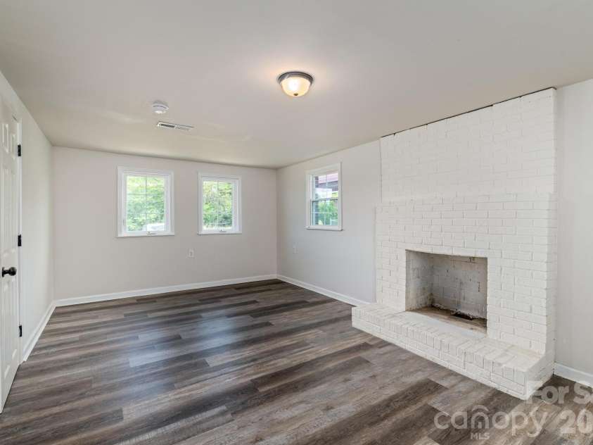 607 Carlos Street, Shelby, NC 28152.  MLS# CAR4381384, YatesRealty ID 24967. 