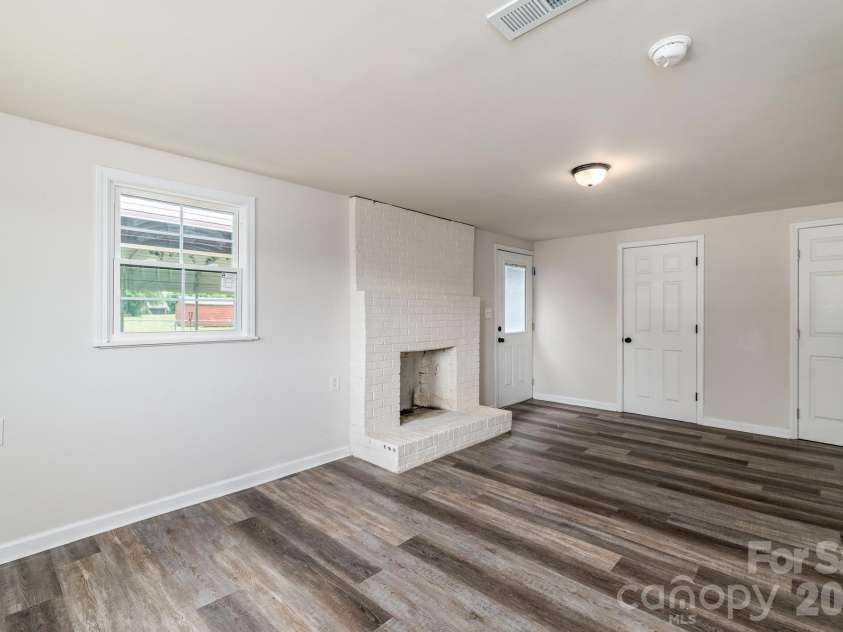 607 Carlos Street, Shelby, NC 28152.  MLS# CAR4381384, YatesRealty ID 24967. 