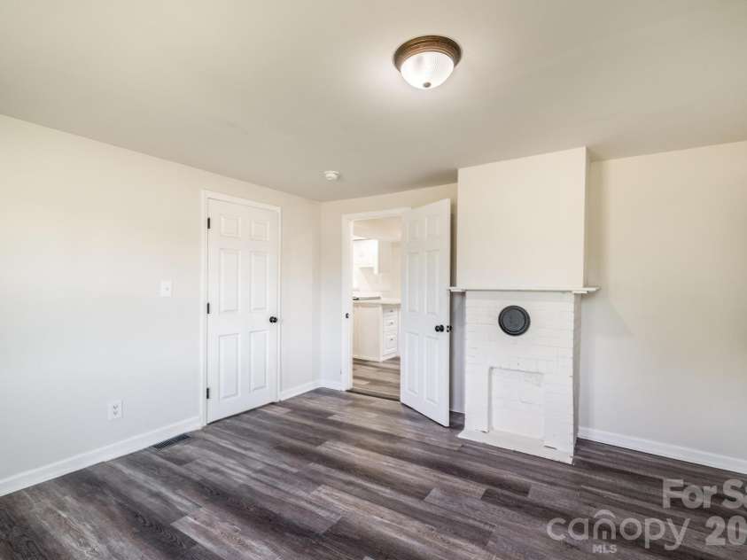 607 Carlos Street, Shelby, NC 28152.  MLS# CAR4381384, YatesRealty ID 24967. 