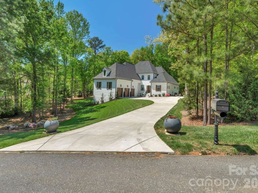 365 Stone Cliff Lane, Clover, SC 29710.  MLS# CAR4365360, YatesRealty ID 24968. 