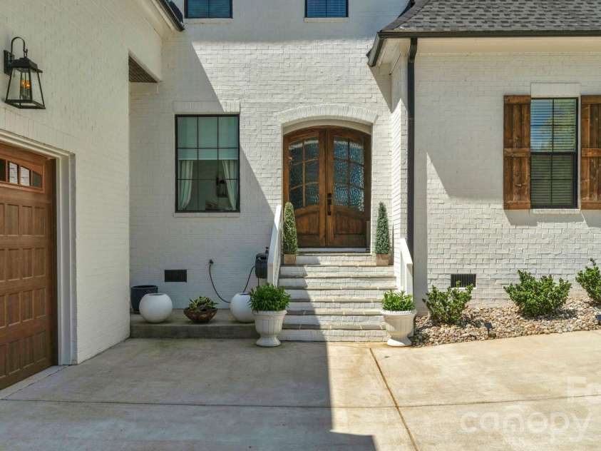 365 Stone Cliff Lane, Clover, SC 29710.  MLS# CAR4365360, YatesRealty ID 24968. Grand front entry