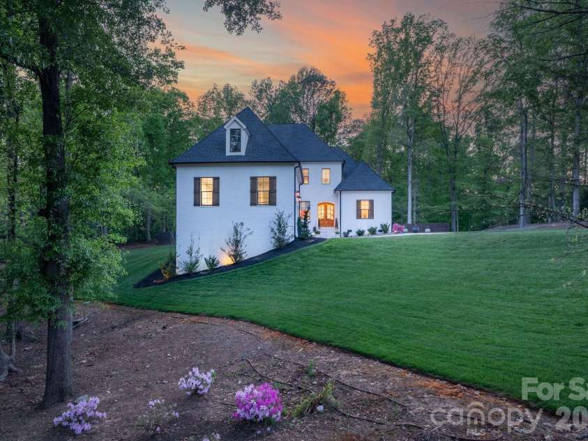 365 Stone Cliff Lane, Clover, SC 29710.  MLS# CAR4365360, YatesRealty ID 24968. Incredibly maintained lawn and landscaping