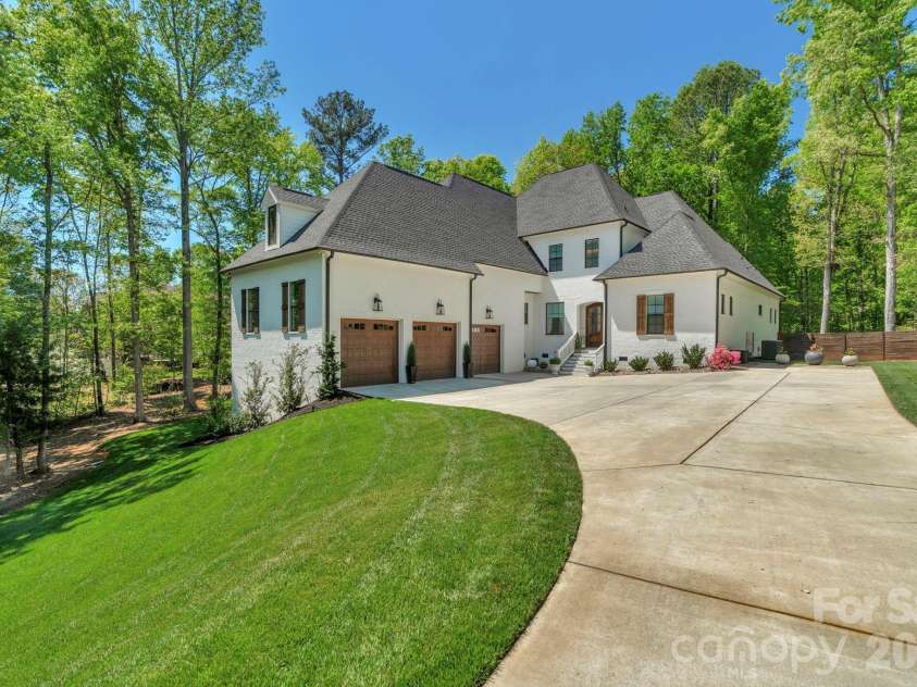 365 Stone Cliff Lane, Clover, SC 29710.  MLS# CAR4365360, YatesRealty ID 24968. Welcome Home!