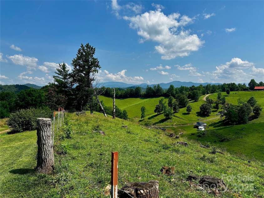 448 Hopson Heritage Lane, Burnsville, NC 28740.  MLS# CAR4275038, YatesRealty ID 24968. 