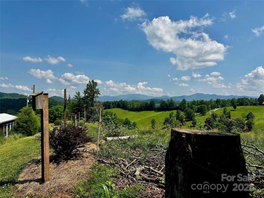 448 Hopson Heritage Lane, Burnsville, NC 28740.  MLS# CAR4275038, YatesRealty ID 24968. 