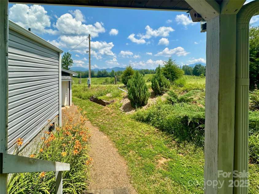 448 Hopson Heritage Lane, Burnsville, NC 28740.  MLS# CAR4275038, YatesRealty ID 24968. 