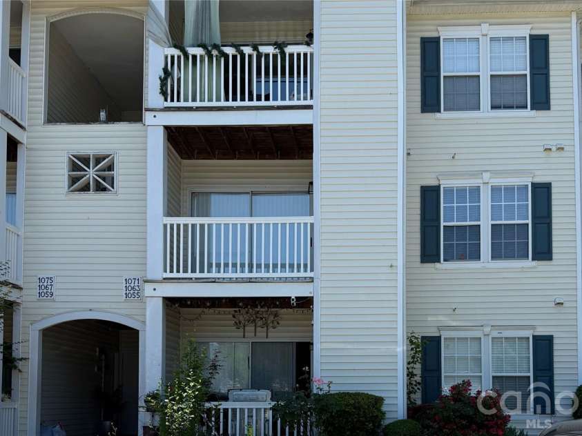 1063 Triece Lane, Charlotte, NC 28215.  MLS# CAR4382268, YatesRealty ID 24969. Front of building 