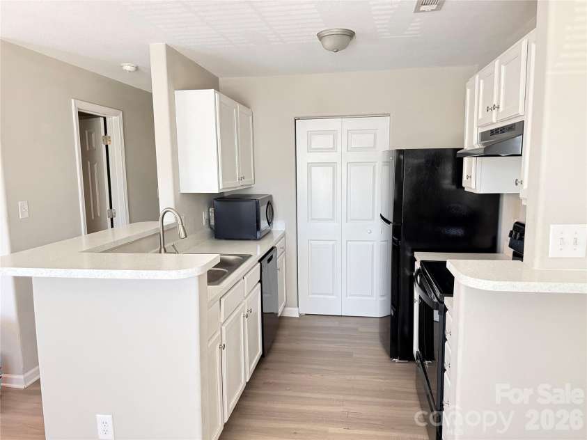 1063 Triece Lane, Charlotte, NC 28215.  MLS# CAR4382268, YatesRealty ID 24969. Kitchen 