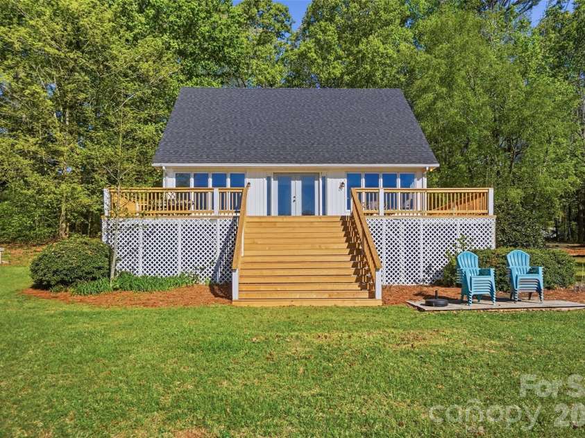 449 Island View Drive, Lexington, NC 27292.  MLS# CAR4368104, YatesRealty ID 24970. Curb Appeal