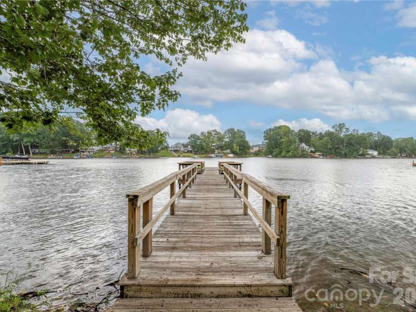 449 Island View Drive, Lexington, NC 27292.  MLS# CAR4368104, YatesRealty ID 24970. Dock