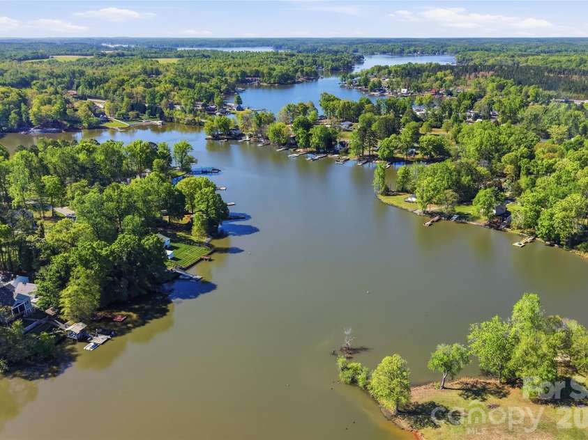 449 Island View Drive, Lexington, NC 27292.  MLS# CAR4368104, YatesRealty ID 24970. High Rock Lake