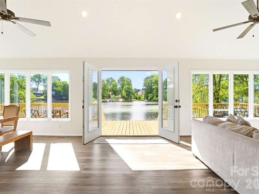 449 Island View Drive, Lexington, NC 27292.  MLS# CAR4368104, YatesRealty ID 24970. Hugh Views